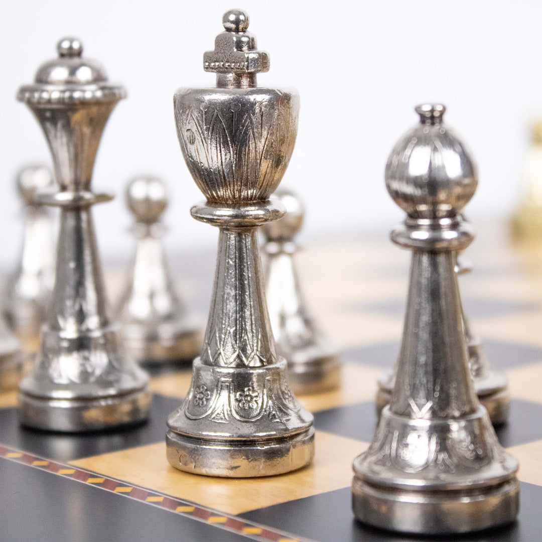 Italfama Staunton Schachset aus Metall mit Premium Queen’s Gambit Holzbrett