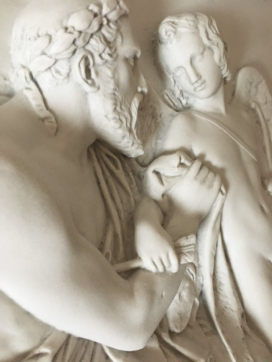Relief Amor wird von Anakreon empfangen