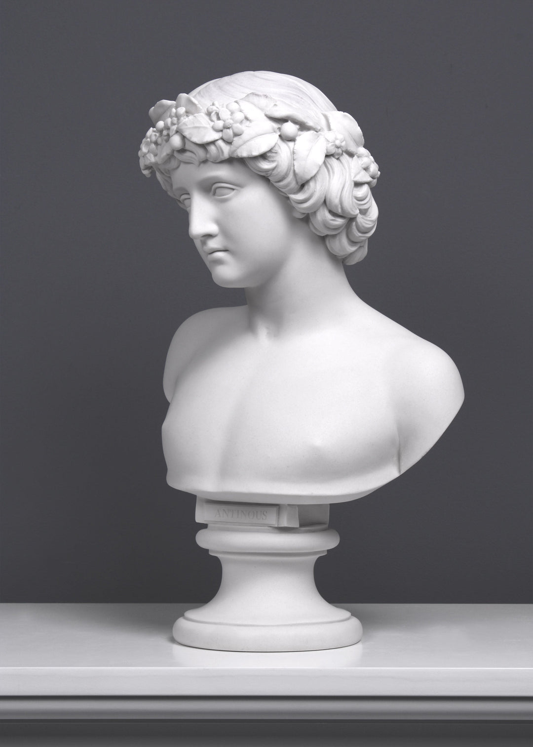 Antinous mit Bacchuskranz Büste