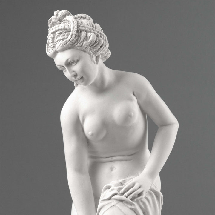 Allegrain Venus Statue – „Die Badende“ Gartenskulptur