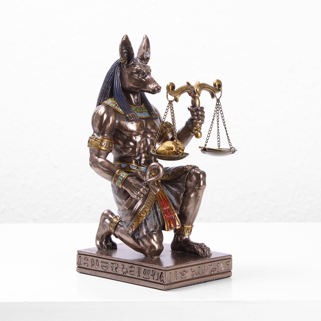 Anubis knieend mit Waage der Gerechtigkeit (Kaltguss-Bronze Skulptur)