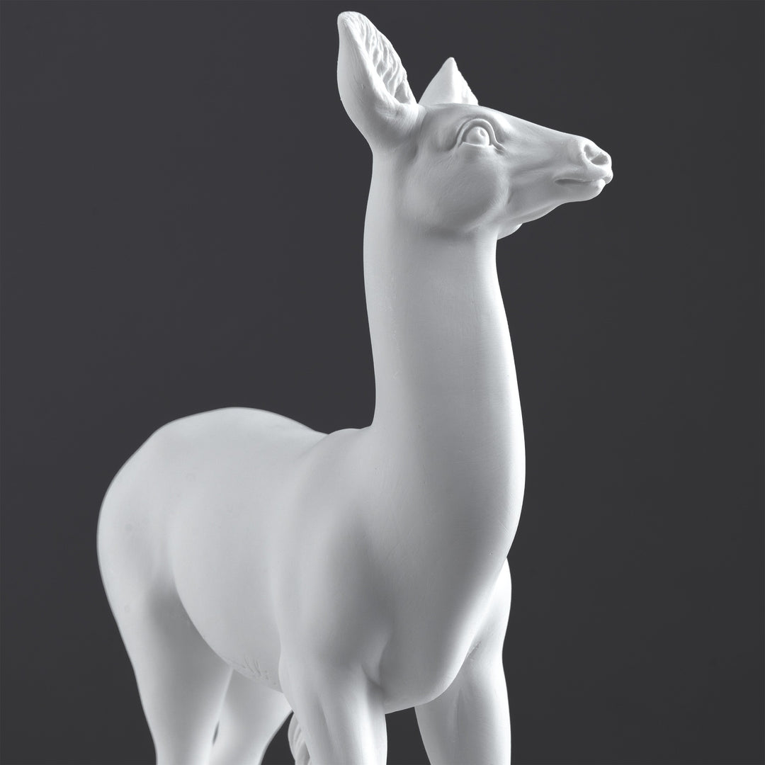 Hirschfigur (Bronzierte Skulptur aus Kunstharz) elegant