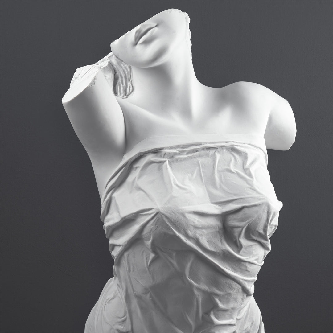 Weiblicher Torso mit Draperie (Moderne klassische Form)
