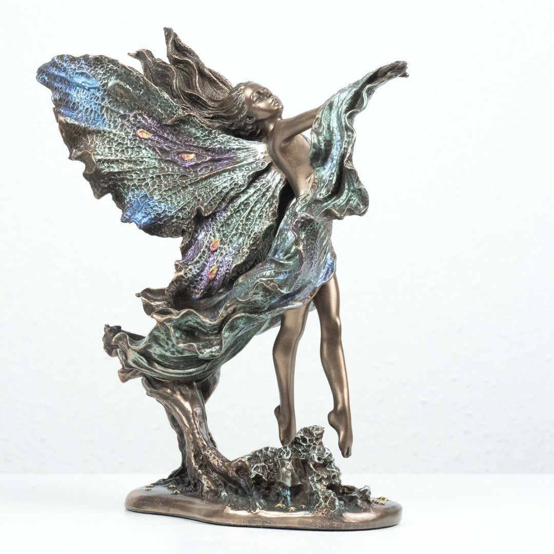 Fee Statue Where Moonbeams Fall von Josephine Wall (Kaltguss-Bronze Skulptur)