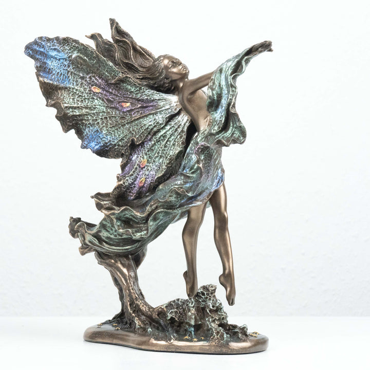 Fee Statue Where Moonbeams Fall von Josephine Wall (Kaltguss-Bronze Skulptur)