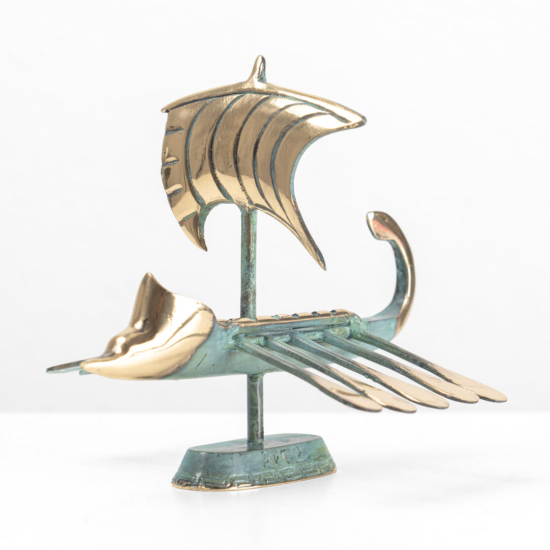 Griechisches Kriegsschiff (Triere-Skulptur)