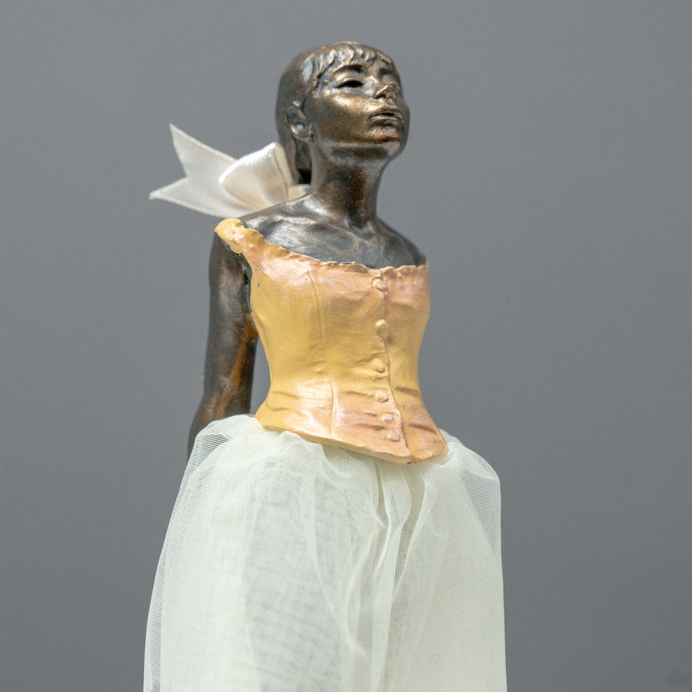 Kleine Tänzerin Statue (Bronzierte Skulptur aus Kunstharz)