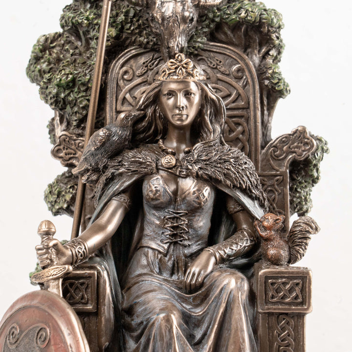 Medb Statue — Kriegerkönigin von Connacht (Kaltgussbronze-Skulptur)
