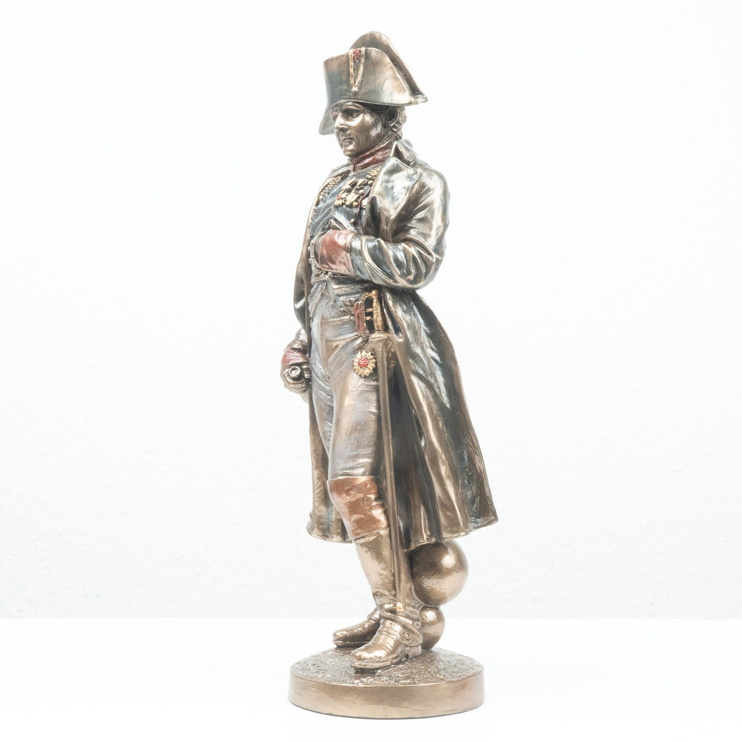 Napoleon Bonaparte Stehend (Bronzierte Skulptur aus Kunstharz)