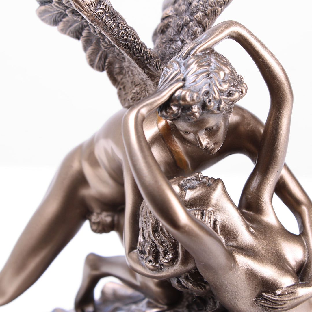 Psyche Durch Amors Kuss Erweckt (Bronzierte Skulptur aus Kunstharz)