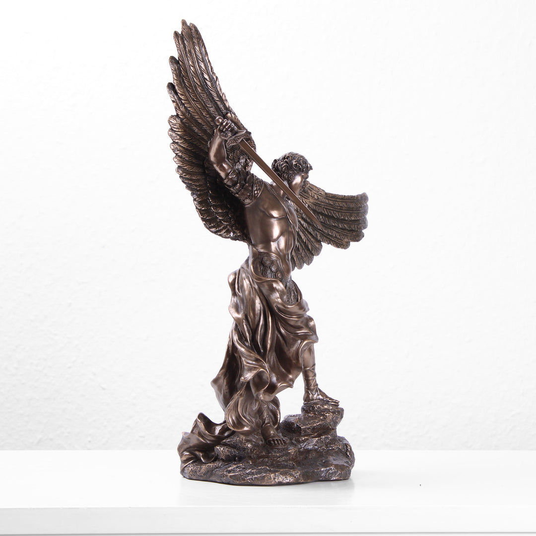 Heiliger Michael Erzengel Skulptur (Kaltguss-Bronze Statue)