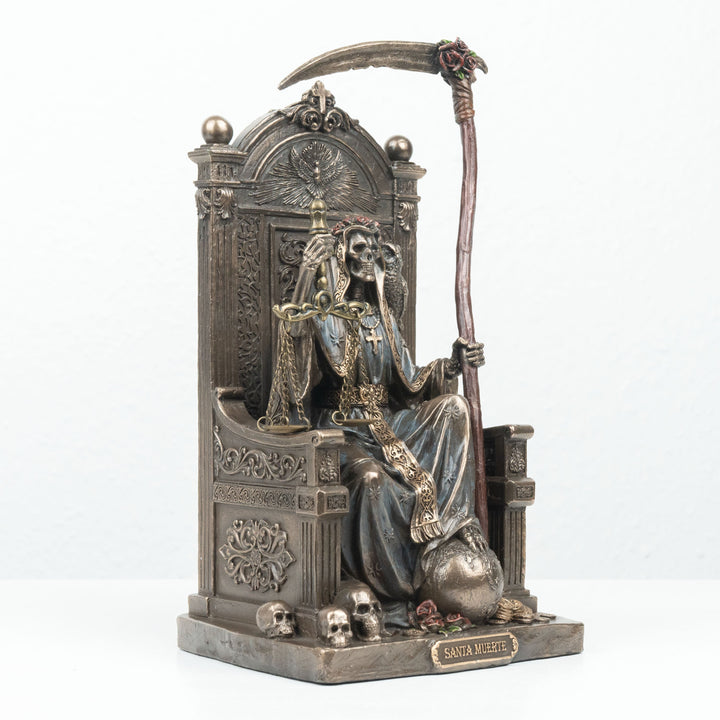 Santa Muerte Statue mit Sense und Waage (Kaltguss-Bronze Skulptur)