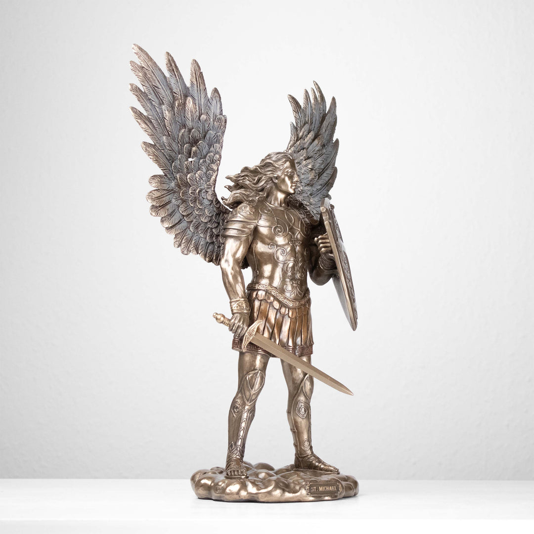 Erzengel Michael Skulptur – Verteidiger des Himmels (Bronzeskulptur)