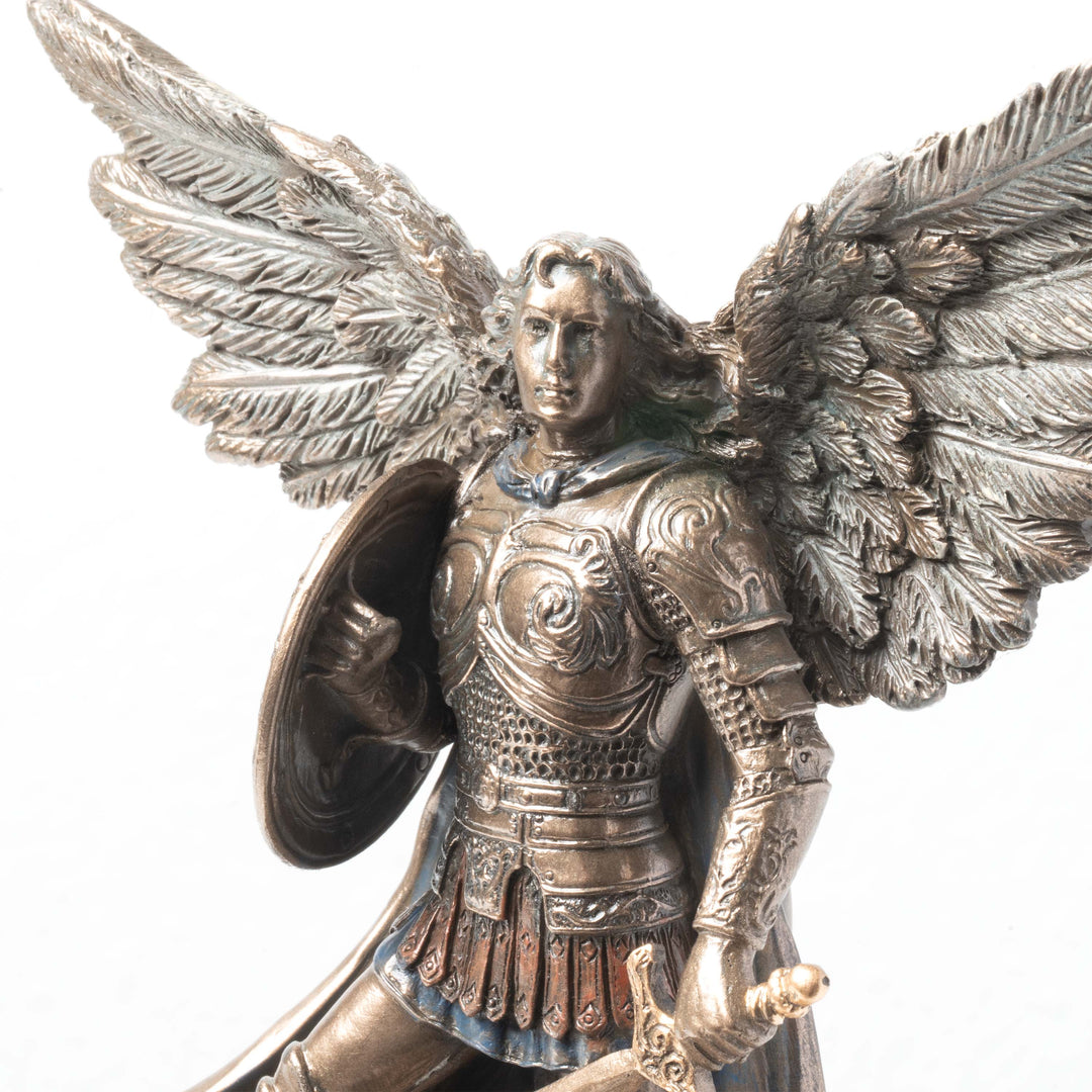 Erzengel Michael Skulptur mit Weihwasserbecken – Beschützer des Himmels (Kaltguss-Bronze)