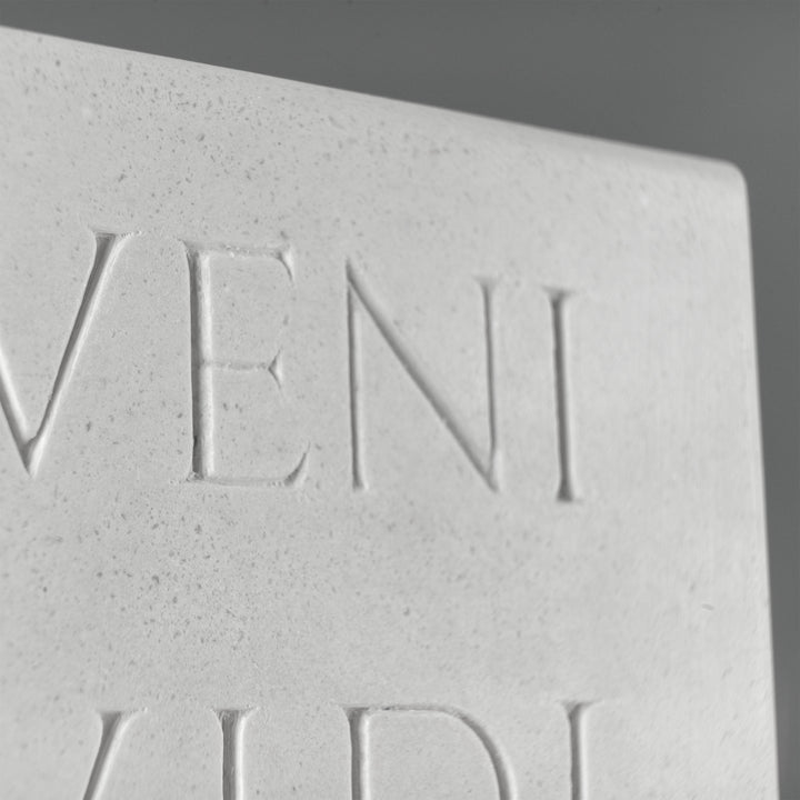 Buchstuetze Veni Vidi Vici – Roemische Inschrift Skulptur