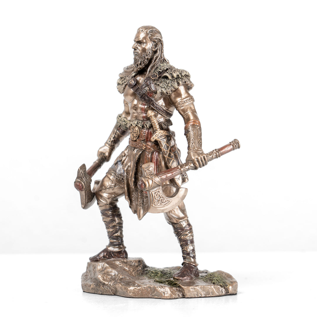 Wikinger-Krieger Statue mit zwei Äxten (Kaltgussbronze-Skulptur)
