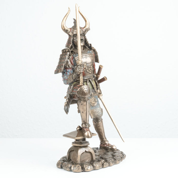 Samurai Krieger (Bronzierte Skulptur aus Kunstharz)