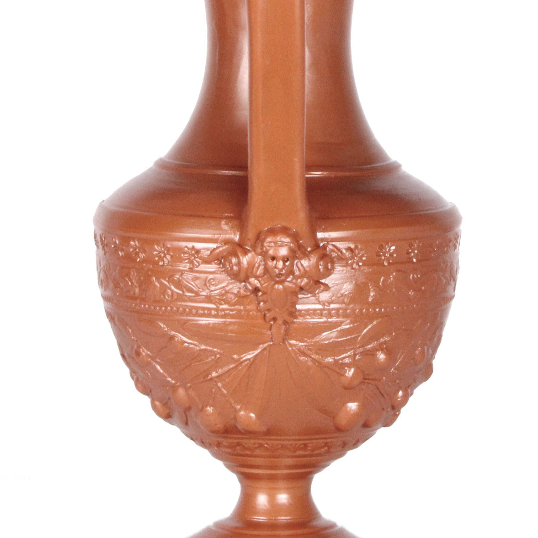 Römischer Krug mit Olivenmotiv