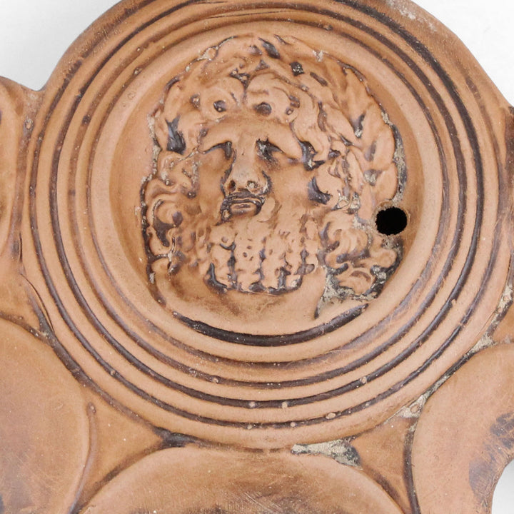 Öllampe mit Jupiter-Darstellung und vier Dochten