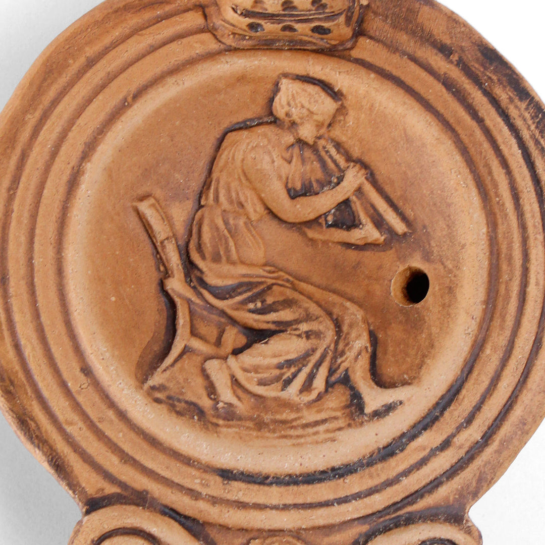 Römische Öllampe mit Frauenfigur