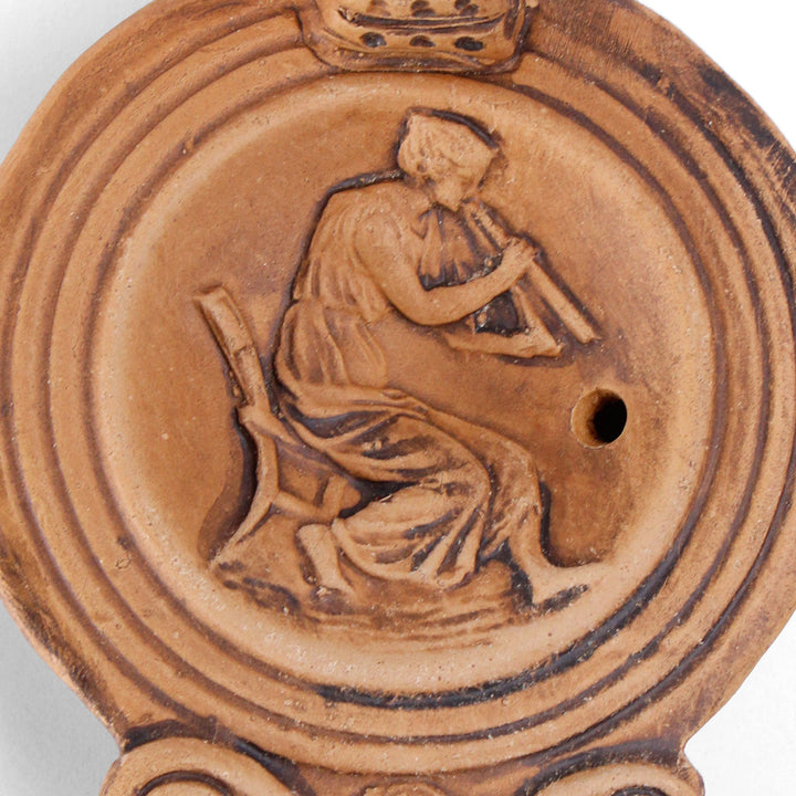 Römische Öllampe mit Frauenfigur