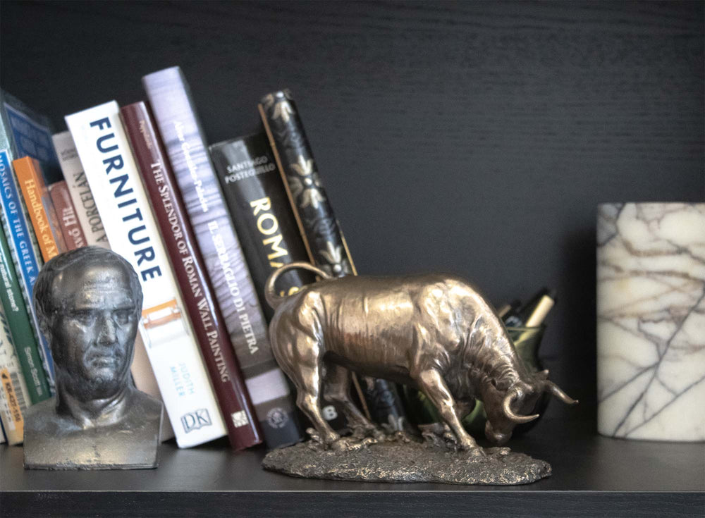 Stier Statue im Angriff (Bronzeskulptur)