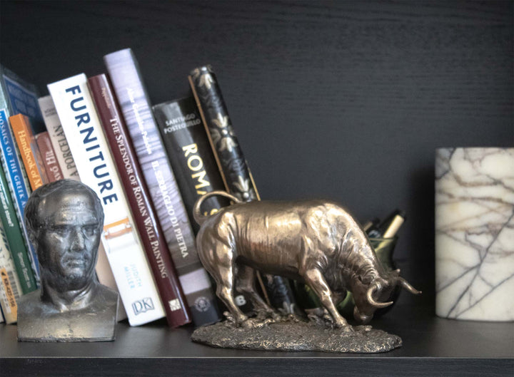 Stier Statue im Angriff (Bronzeskulptur)