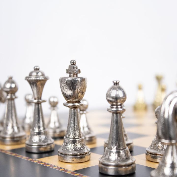 Italfama Staunton Schachset aus Metall mit Premium Queen’s Gambit Holzbrett