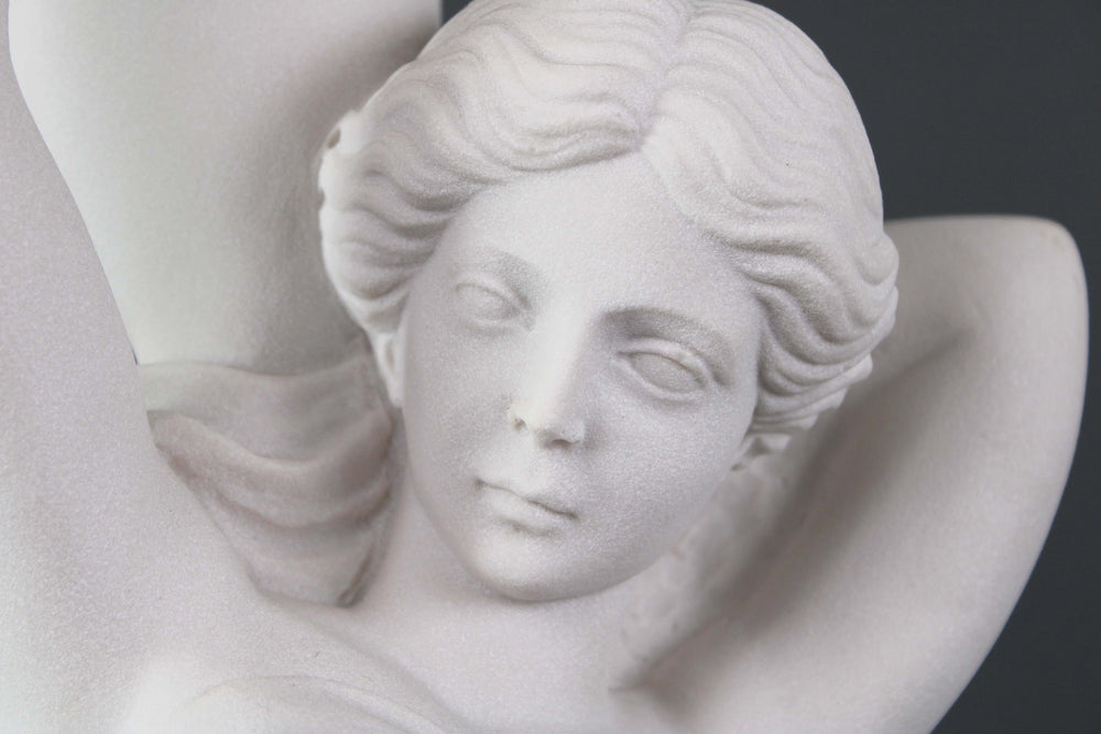 Venus als Wassertraegerin Statue (Mittel)