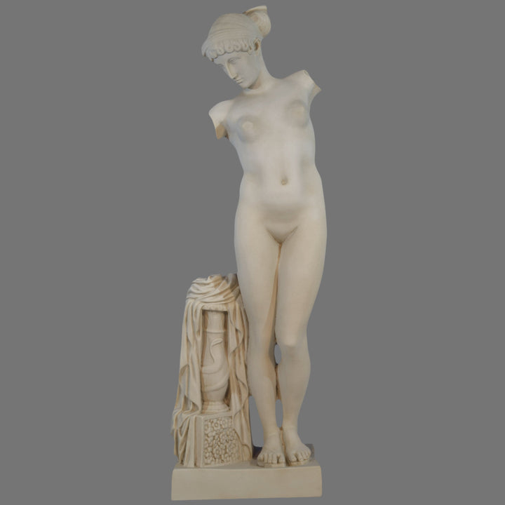 Weibliche Lebensgrosse Statue