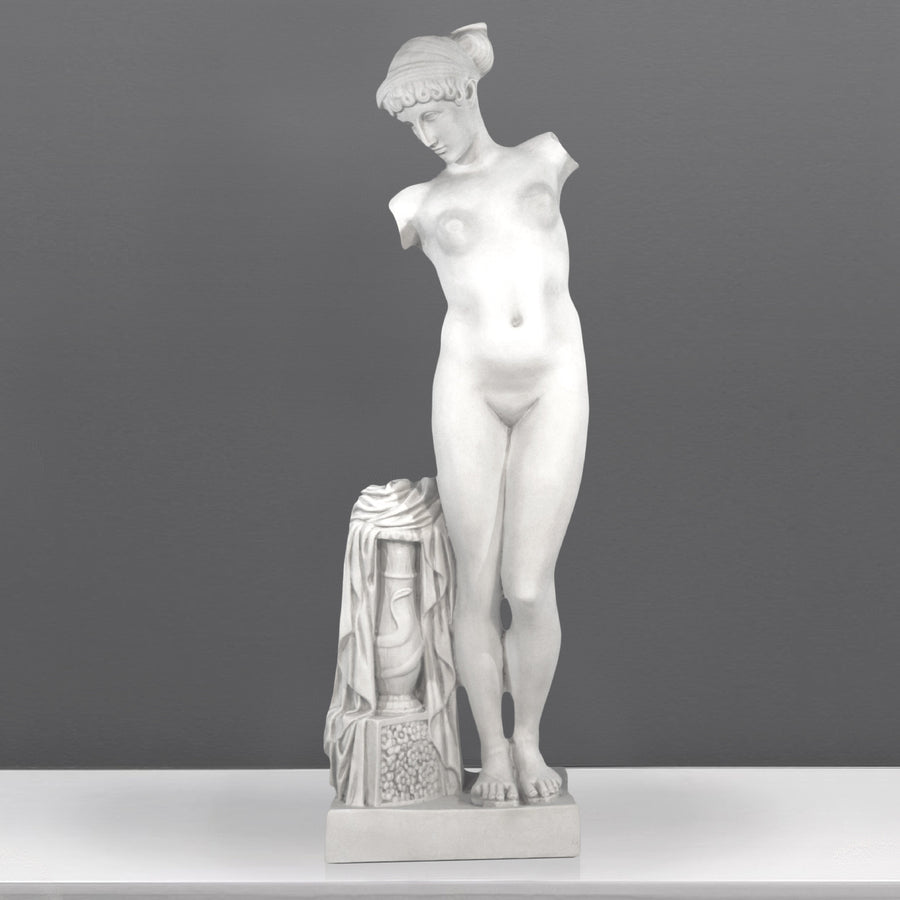 Weibliche Lebensgrosse Statue