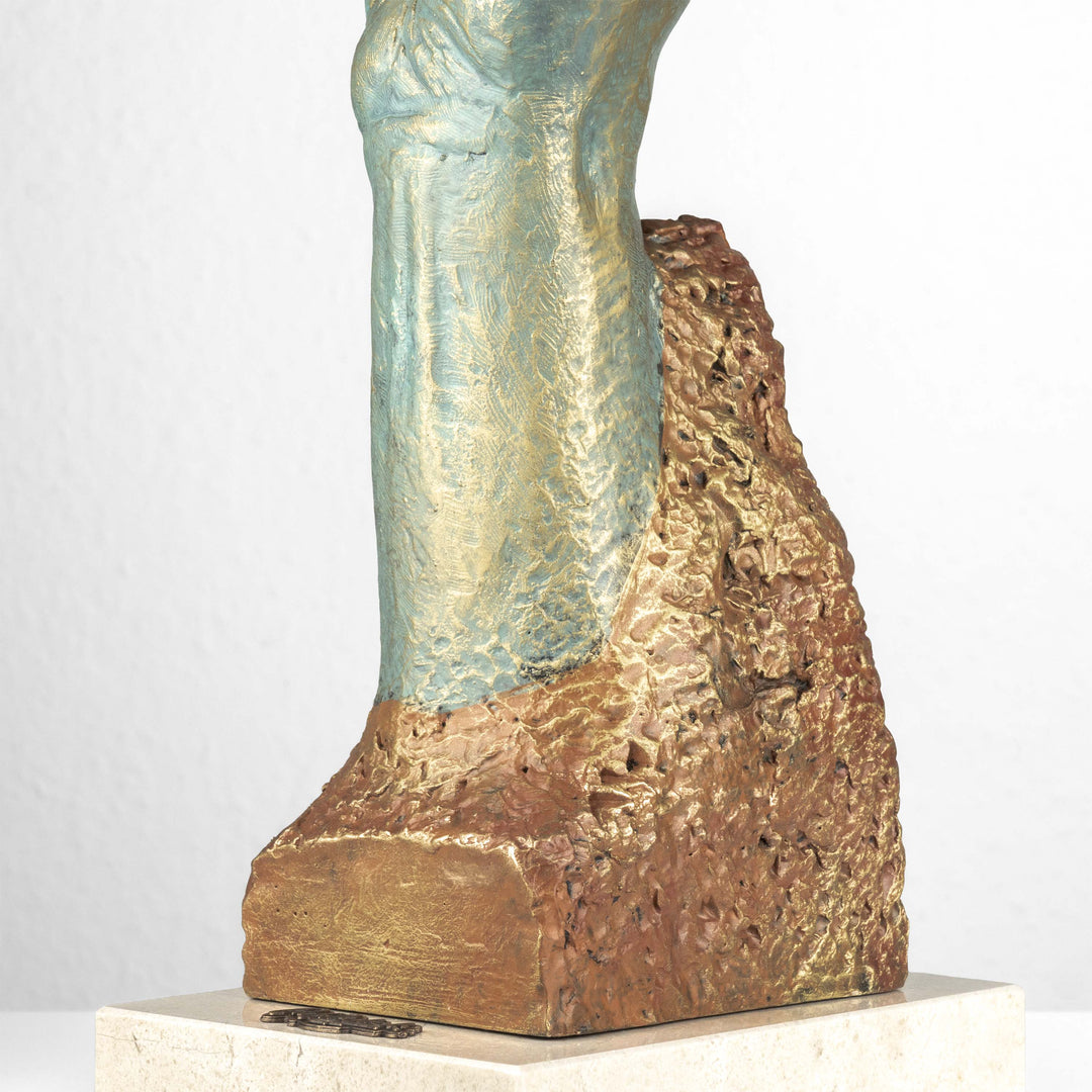 Championfigur „Proelior“ von Anglada auf Marmorsockel