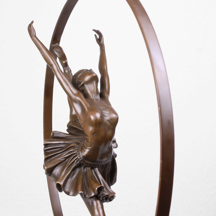 Tänzerin mit Reif Statue (Bronze, Wachsguss)