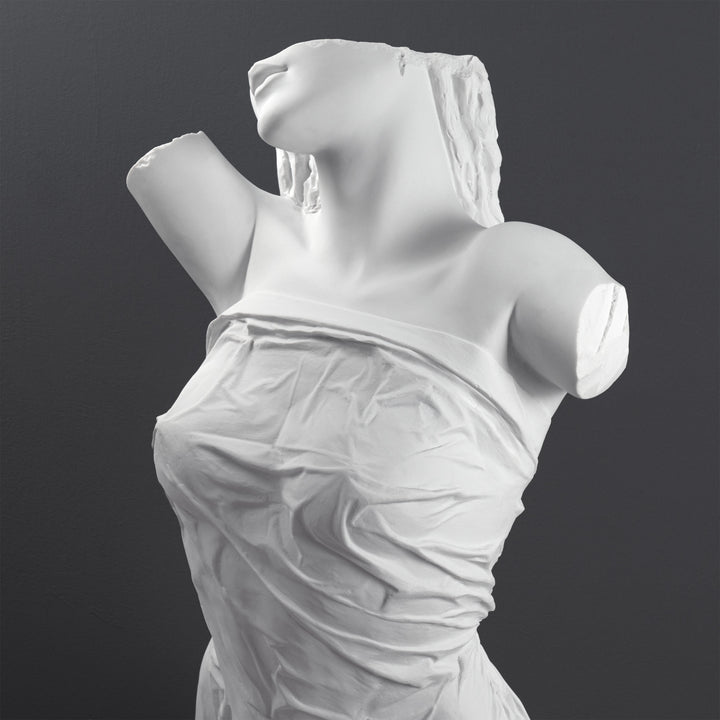 Weiblicher Torso mit Draperie (Moderne klassische Form)