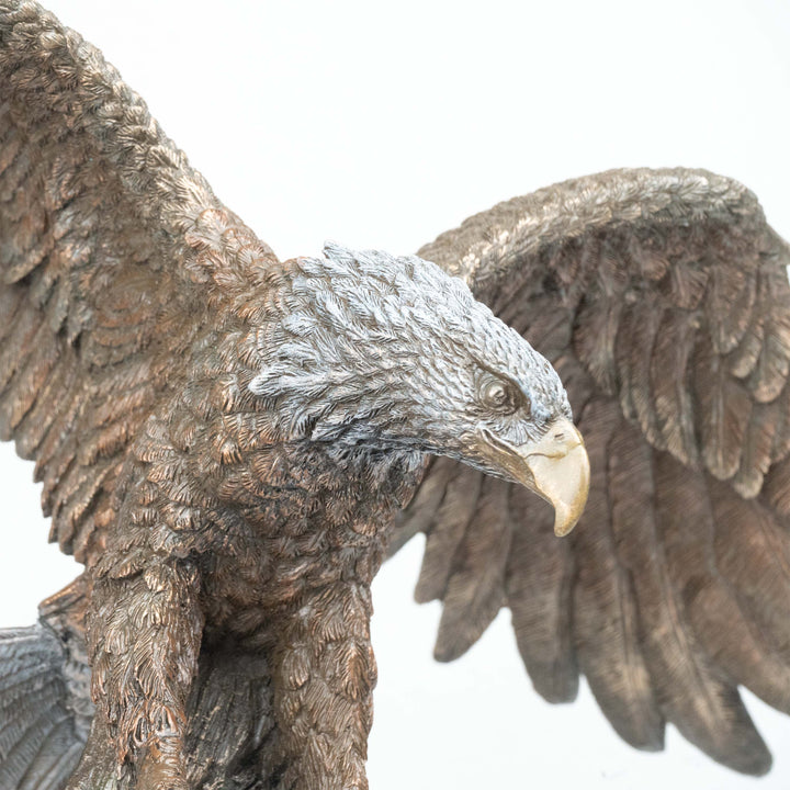 Adler Jagend (Bronzierte Skulptur aus Kunstharz)