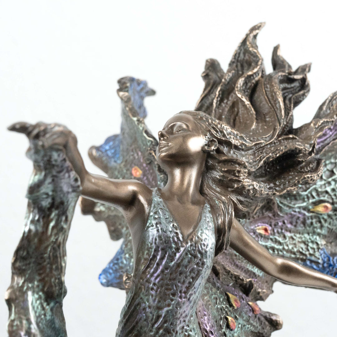 Fee Statue Where Moonbeams Fall von Josephine Wall (Kaltguss-Bronze Skulptur)