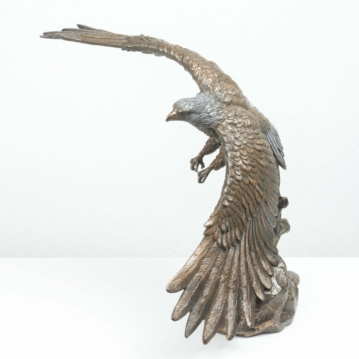 Adler Fliegend (Bronzierte Skulptur aus Kunstharz)