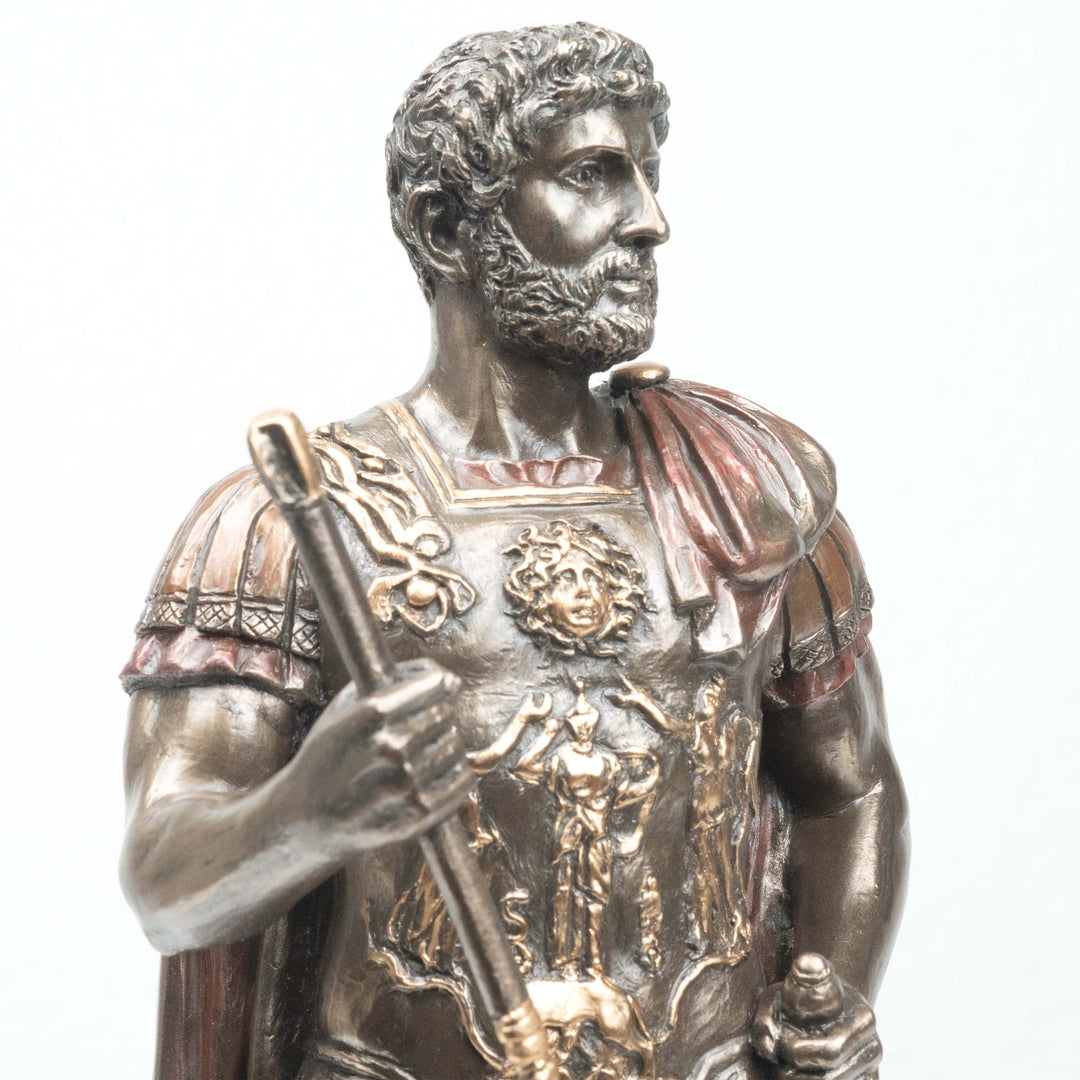 Hadrian Römischer Kaiser (Bronzierte Skulptur aus Kunstharz)