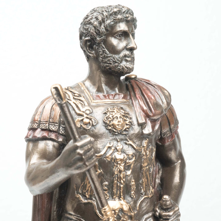 Hadrian Römischer Kaiser (Bronzierte Skulptur aus Kunstharz)