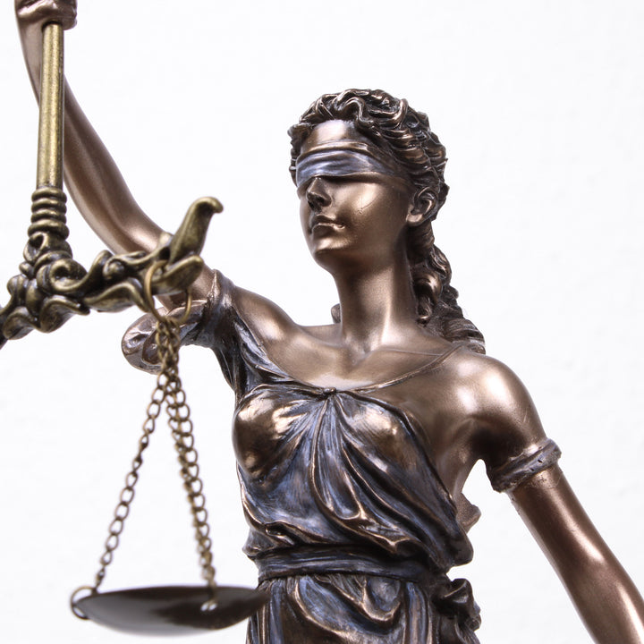 Justitia (Bronzierte Skulptur aus Kunstharz)