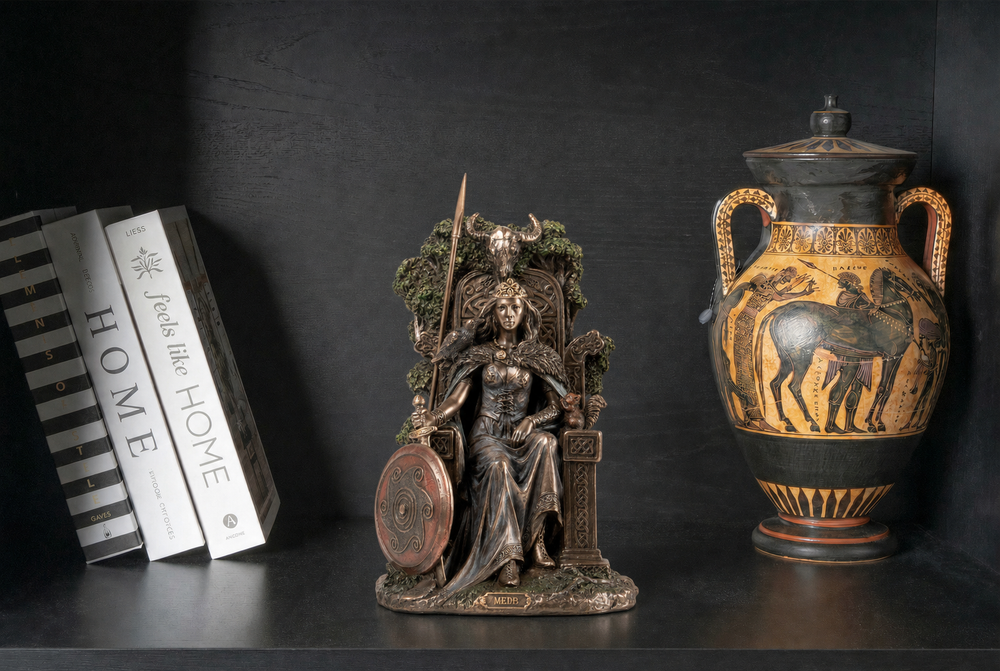 Medb Statue — Kriegerkönigin von Connacht (Kaltgussbronze-Skulptur)