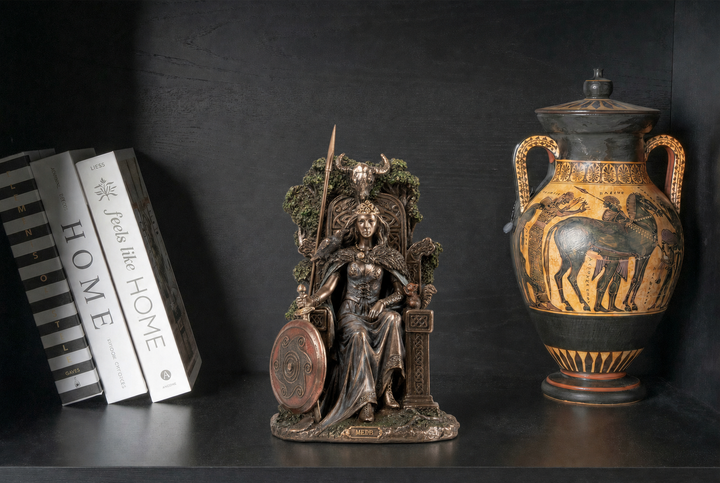Medb Statue — Kriegerkönigin von Connacht (Kaltgussbronze-Skulptur)