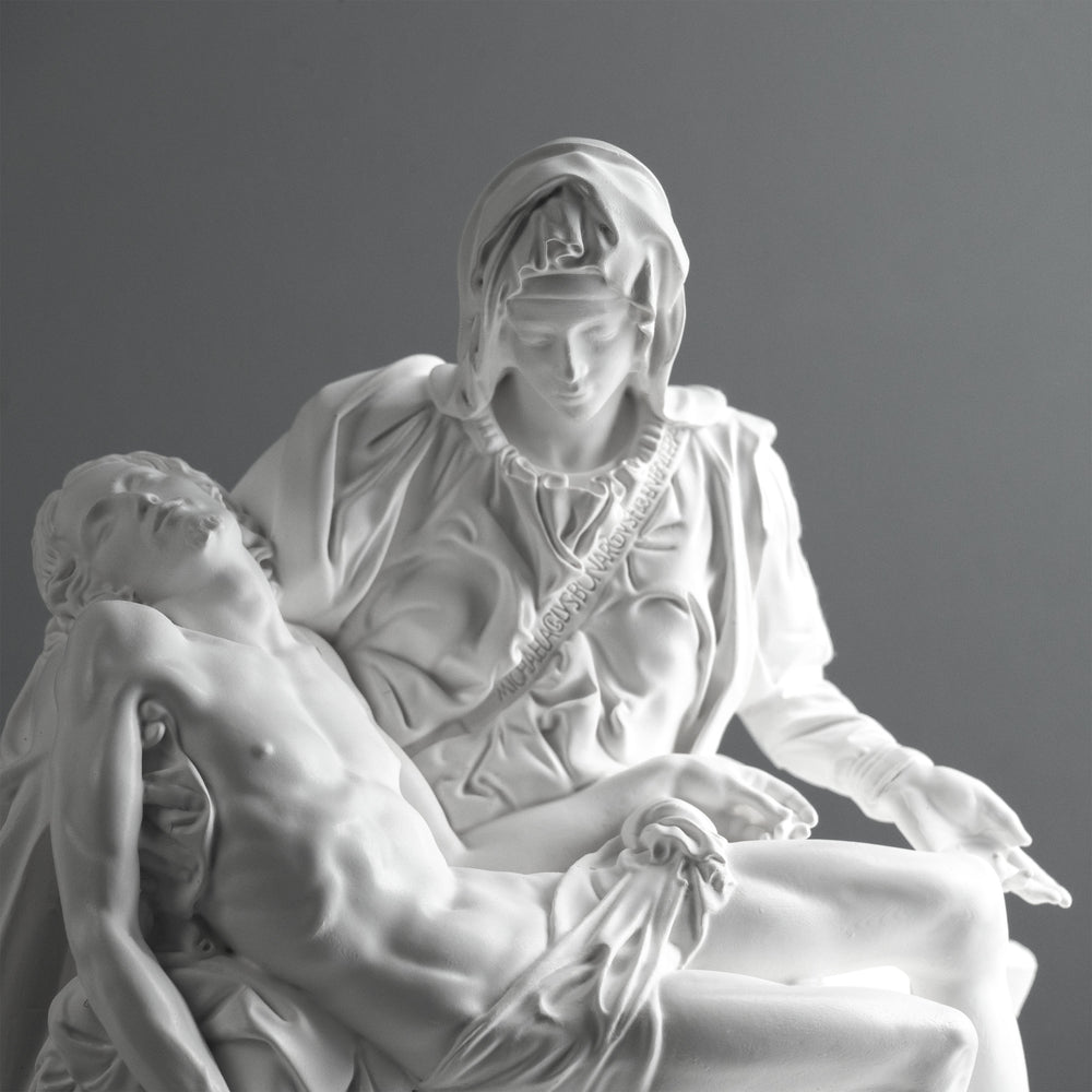 Michelangelos Pietà Skulptur – Weiße Statue (Vatikanisches Museum)