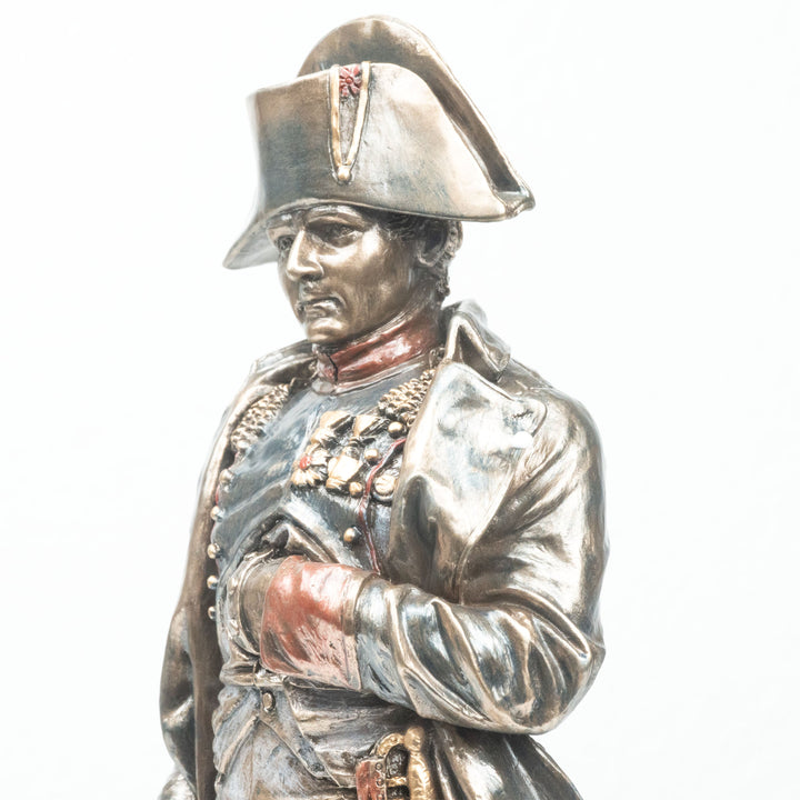 Napoleon Bonaparte Stehend (Bronzierte Skulptur aus Kunstharz)
