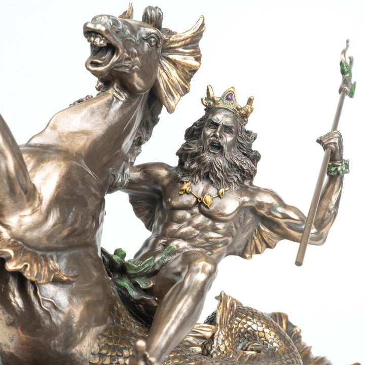 Poseidon auf Meerpferd (Bronzierte Skulptur aus Kunstharz)
