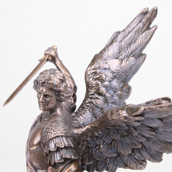 Heiliger Michael Skulptur (Kaltguss-Bronze Statue)