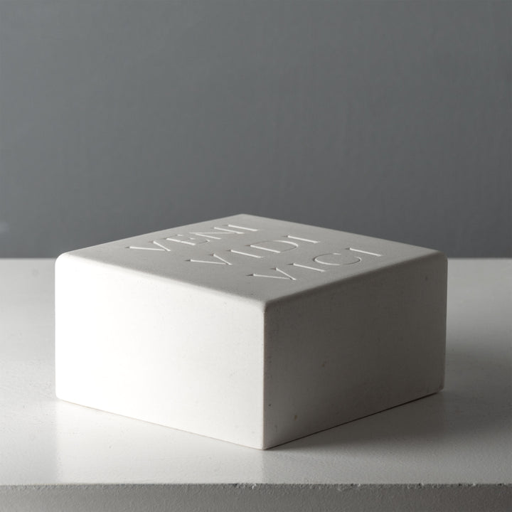 Buchstuetze Veni Vidi Vici – Roemische Inschrift Skulptur