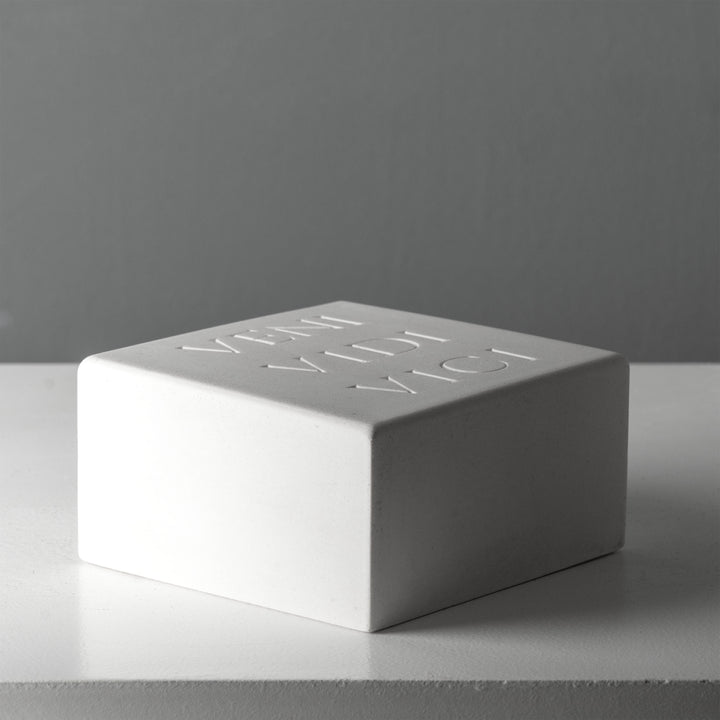 Buchstuetze Veni Vidi Vici – Roemische Inschrift Skulptur