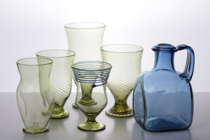 Römischer Glasbecher mit linearem Relief im Set von 2