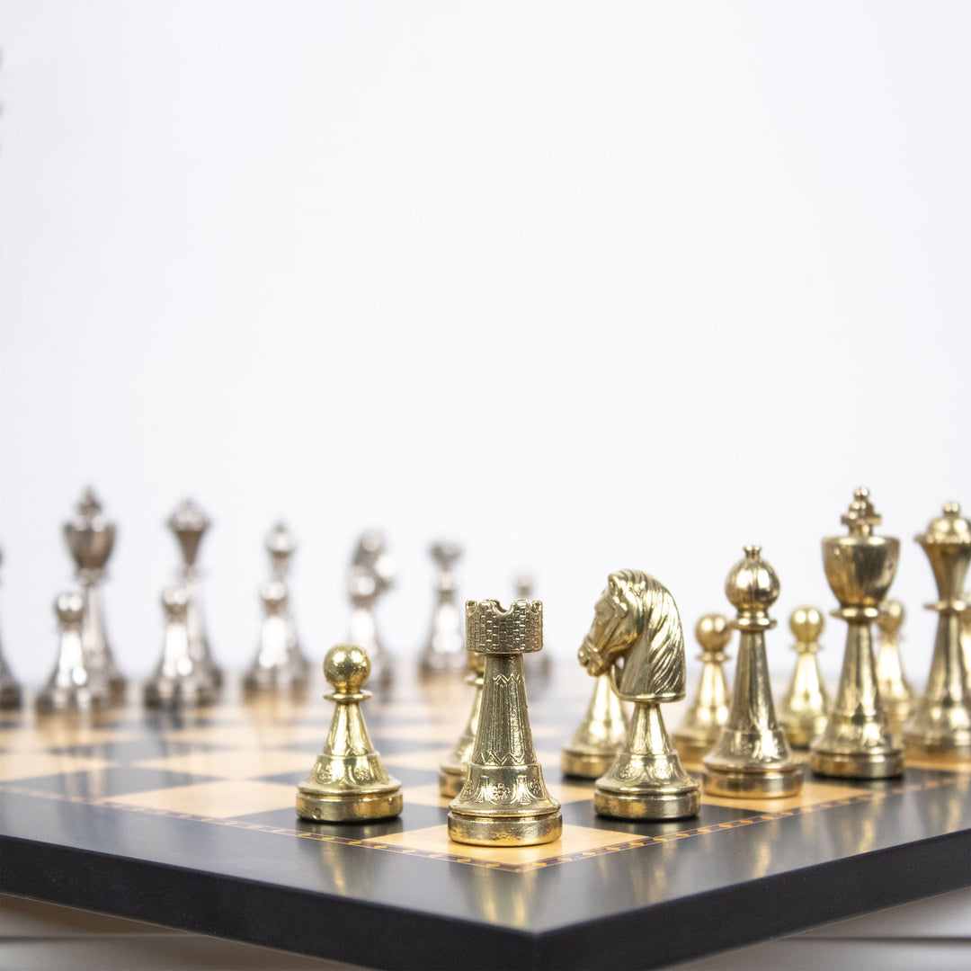Italfama Staunton Schachset aus Metall mit Premium Queen’s Gambit Holzbrett